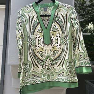 Silk v-neck green patterned evening shirt